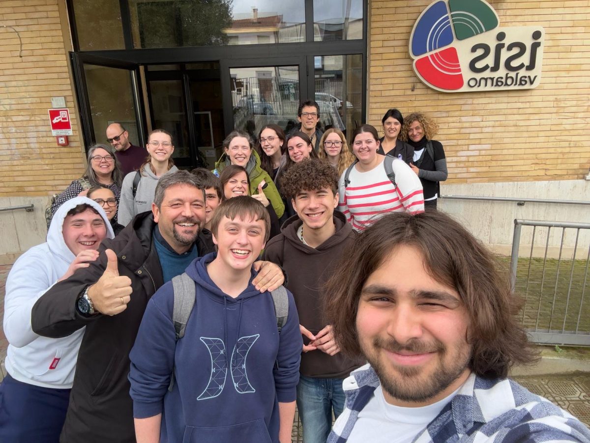 from front to back: Joey Mastromatteo, Dominic Santaniello, Lukas Walker-Ray, Sara Switzer, Leanna Toy, Abigail McNulty, Nola Lane Borsari,  Layla Simmons, and Megan Lapinski visit Italian students and teachers at the Instituto Statale di Instruzione Superiore Valdarno.